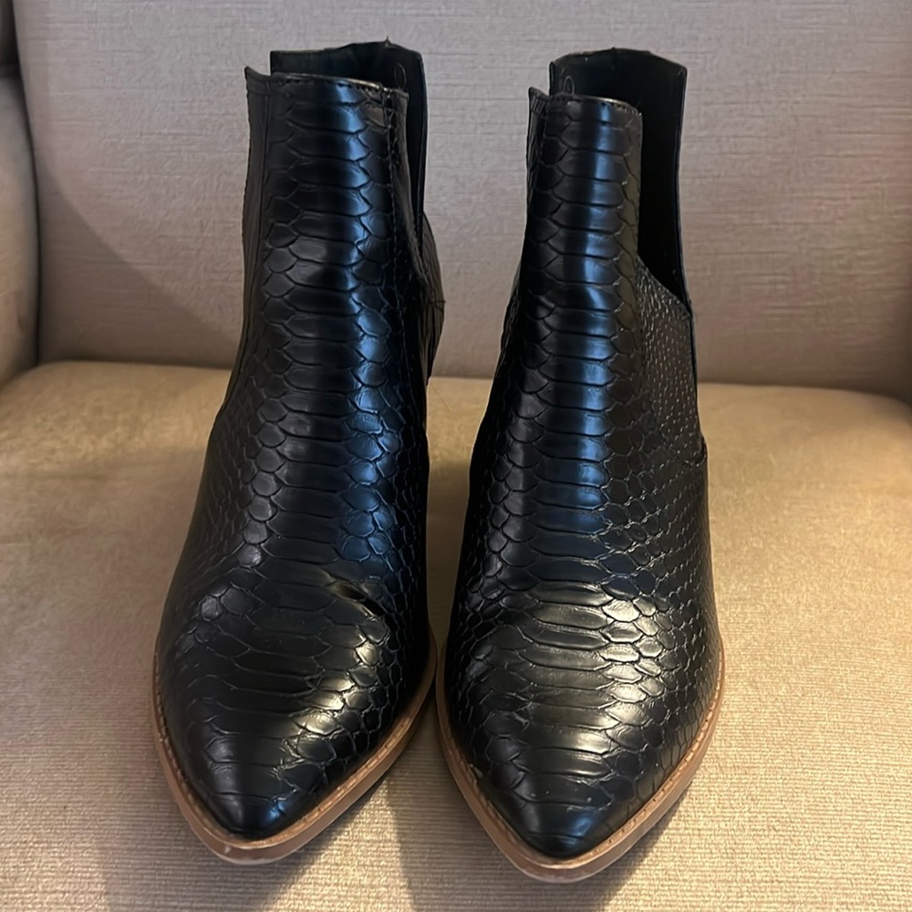 Kathemoi+Coutgo Slip on Ankle Boots V Cutout Pointed Toe Chunky Stacked Mid Heel